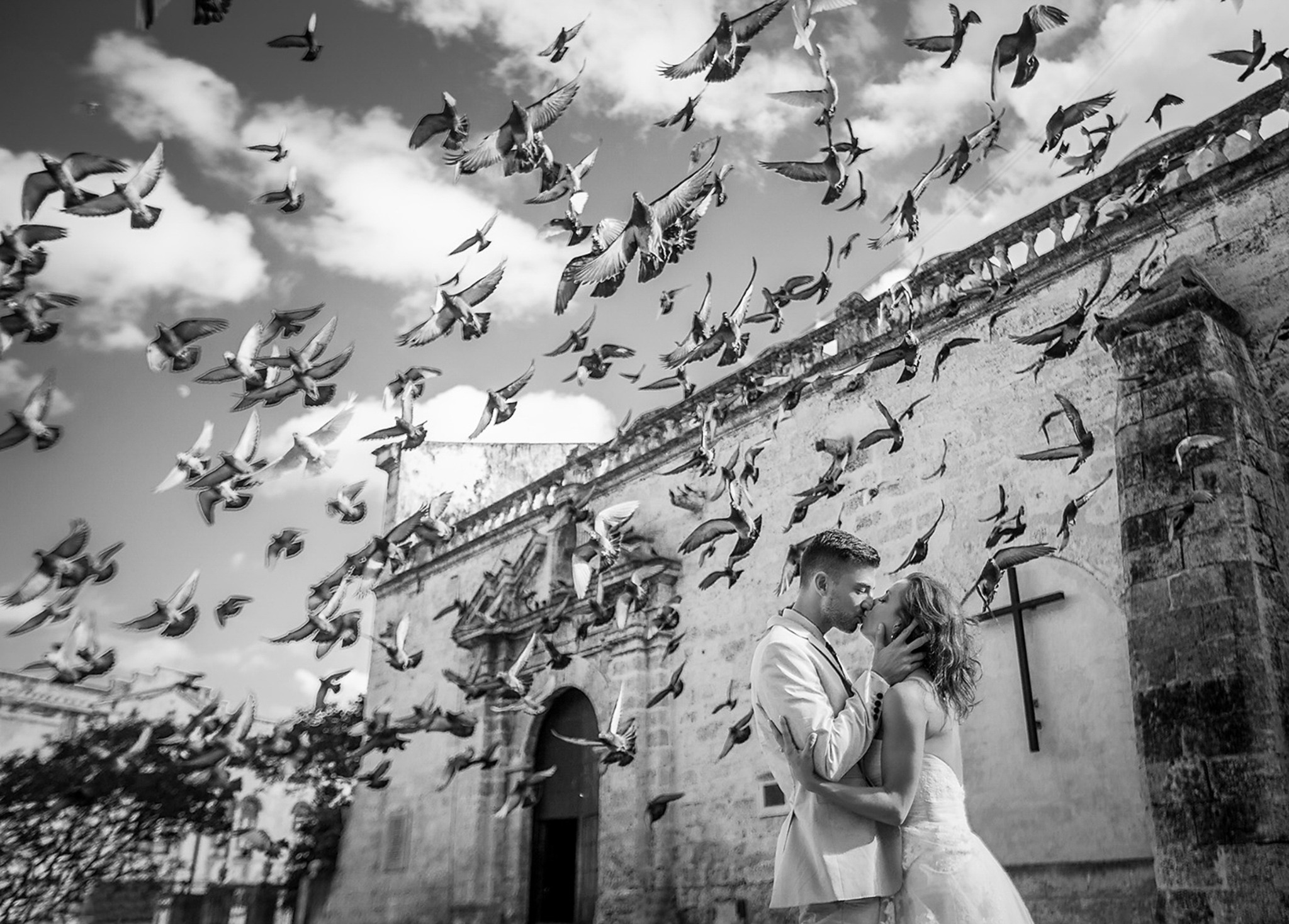 Jennifer and Markwell during their Cuba destination wedding portraits